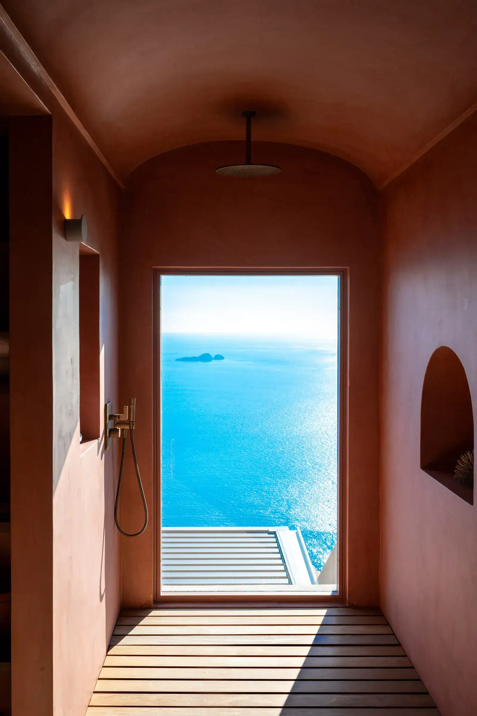 Aqua: la doccia panoramica sul mare
